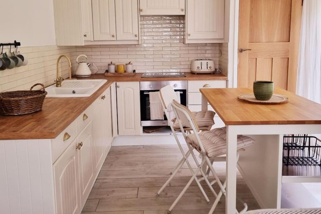 فيلا Relaxing Retreat Near Norfolk Broads نورويش المظهر الخارجي الصورة