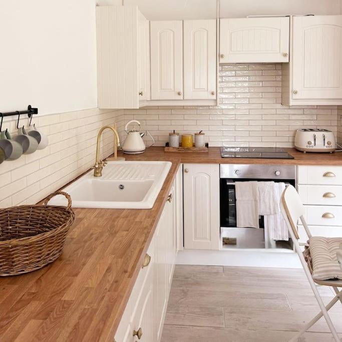 فيلا Relaxing Retreat Near Norfolk Broads نورويش المظهر الخارجي الصورة